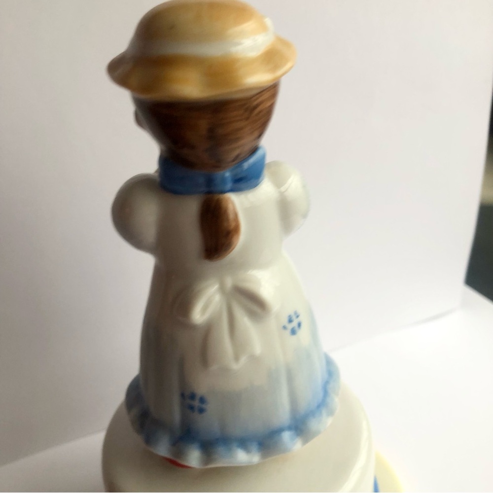 music box girl with doll figure vintage - Picture 5 of 5